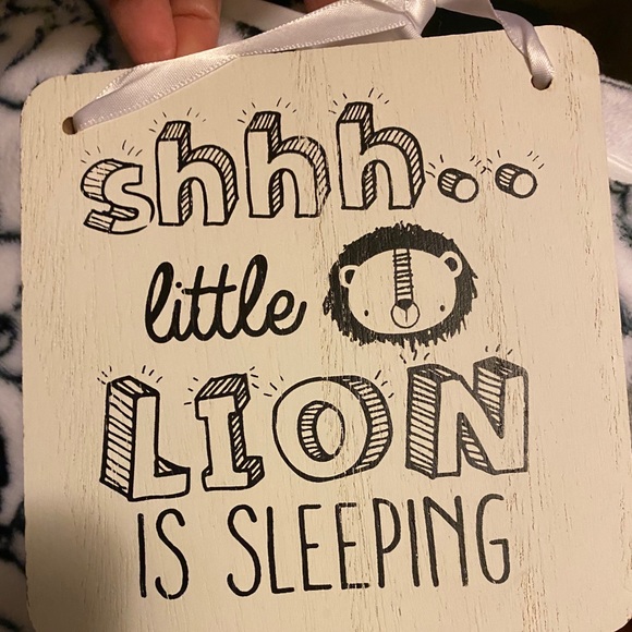 Baby blanket, frame, and baby swaddle - Picture 2 of 3